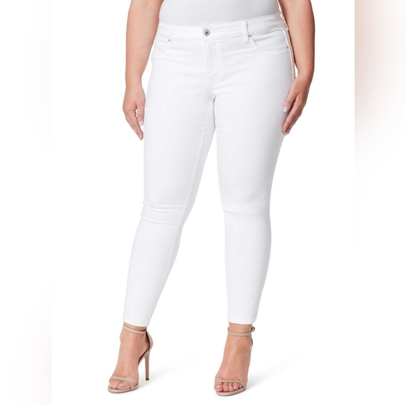 Jessica Simpson Denim - Jessica Simpson Kiss Me Skinny Jeans in White Size 16/33